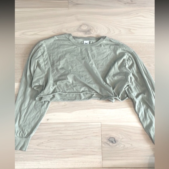 Aritzia Cropped Long Sleeve - Picture 1 of 1